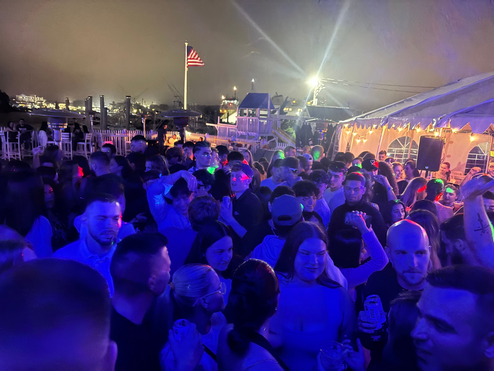 TE – after dark crowd