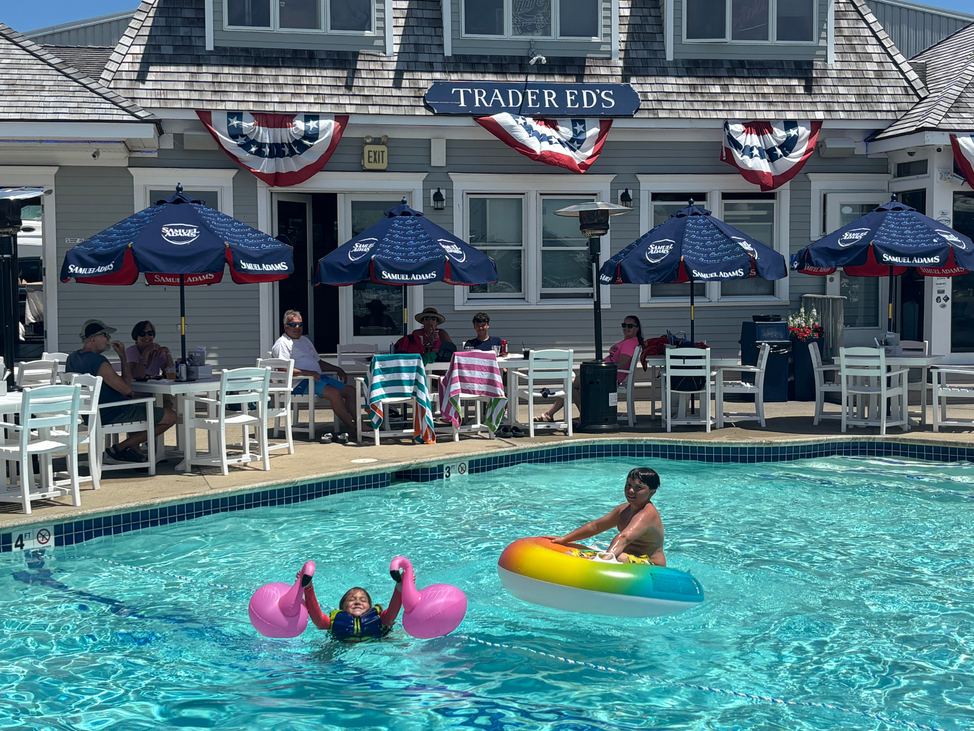 TE – day kids in pool